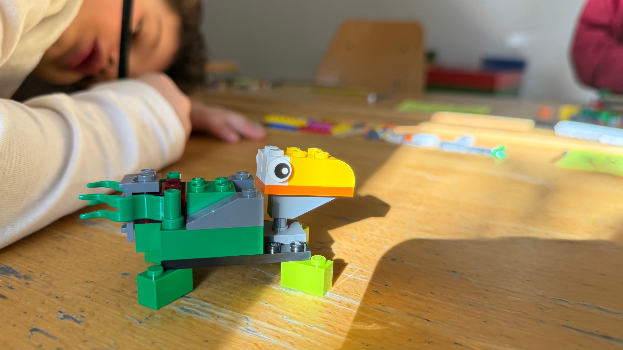 Teilnehmende beim Bauen mit LEGO® Serious Play®